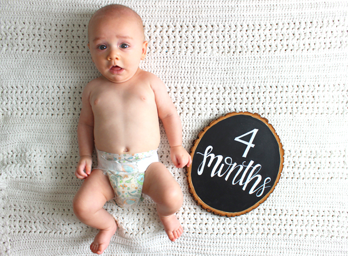 Leo-4-months-sign-3