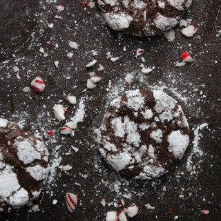 chocolate peppermint crinkle cookies